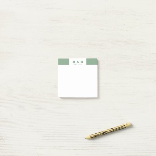 Sage-Green & White Minimalistisch Moderne Monogram Post-it Klebezettel (Auf Schreibtisch)