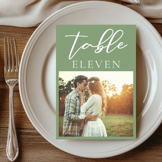 Sage Green White Script Couple Foto Hochzeit Tischnummer