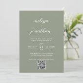 Sage Green & White Script Foto QR Code Hochzeit Einladung (Stehend Vorderseite)