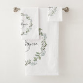 Sage Greenery Botanical Wreath Monogram Badhandtuch Set (Insitu)