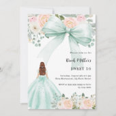 Sage grün Kleid Bogen rosa Florale Sweet 16 Einladung (Vorderseite)