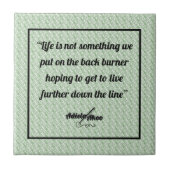 Sage Life Keramik Tile von Adiela Akoo Fliese (Vorderseite)