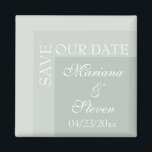 Sage Simple Modern Chic Script Wedding Magnet<br><div class="desc">Einfach moderner,  schicke Hochzeitsmagnet 'RETT OUR DATE' für Braut,  die ihre Zeremonien in der Moderne bewundern. Alles Set auf modernem weißem Schriftart mit Initialen auf der Seite.</div>