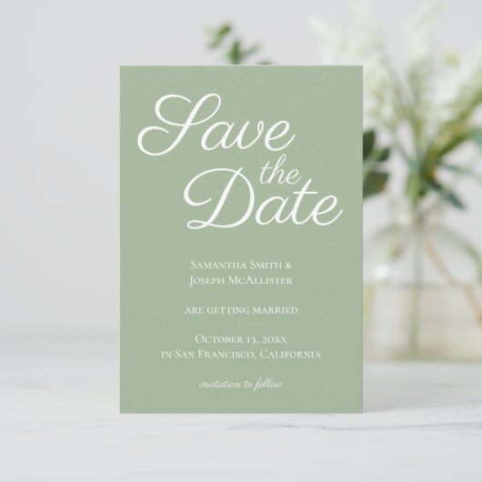 Sage und White Elegante Kalligraphie Save the Date Einladung (Stehend Vorderseite)