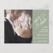 Sage Wedding Save the Date Foto & Kalligrafie Ankündigungspostkarte (Vorderseite)