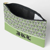 Sagegrüner Damastdruck mit Monogramm Zubehörtasche (Offen)