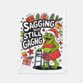 Sagging But Still Gagging Funny Christmas Frog Hol Fleecedecke (Vorderseite)