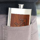 Sagittarius Zodiac Symbol auf Mahogany Holzdekorat Flachmann (Beispiel)