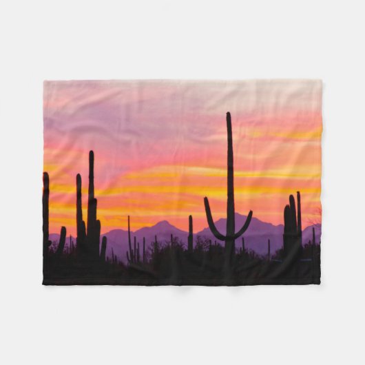 Saguaro Cactus Forest at Sunset Fleecedecke (Vorderseite (Horizontal))