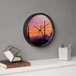 Saguaro-Kakteenwald bei Sonnenuntergang Uhr
