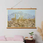 Saguaro Nationalpark mit dem Berg Wandteppich Mit Holzrahmen (Schlafzimmer)