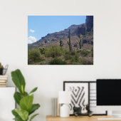 Saguaros und Gebirge Poster (Heimbüro)