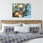 Sahara-Katze in einem Kirschbaum umhüllte Canvas Leinwanddruck (Insitu (Schlafzimmer))
