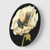 Sahnemohnblumen-Blume auf schwarzem Hintergrund Große Wanduhr (Winkel)