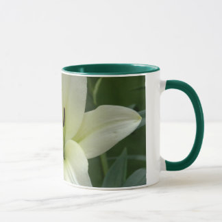 Sahnige Lilien-Tasse Tasse