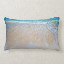 Sahniges Ozean-Wasser auf dem Strand Lendenkissen