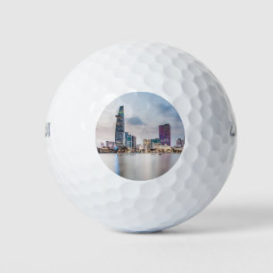 Saigon (Ho-Chi-Minh-Stadt) Skyline bei Sonnenunter Golfball