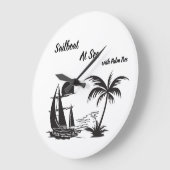 Sailboat at Sea with Palm Tree – Tropical Beach Große Wanduhr (Winkel)