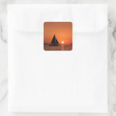Sailboat Sunset Quadratischer Aufkleber (Tasche)