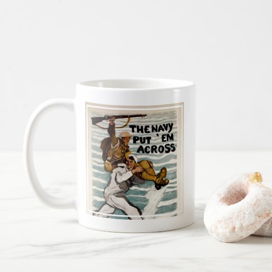 Sailor Wading, als er einen Soldaten auf Schulter Kaffeetasse (Mit Donut)