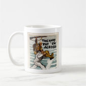 Sailor Wading, als er einen Soldaten auf Schulter Kaffeetasse (Links)