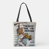 Sailor Wading, als er einen Soldaten auf Schulter  Tasche (Rückseite)