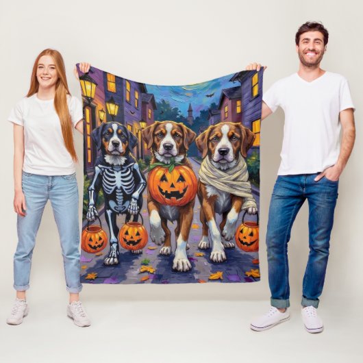 Saint Bernard Dogs in Halloween Costumes Fleecedecke (Beispiel)