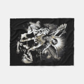 Saint Michael Defeating Satan Archangel Warrior Fleecedecke (Vorderseite (Horizontal))