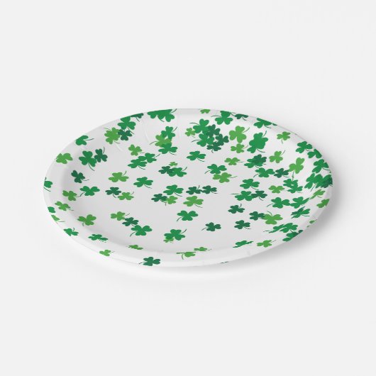 Saint Patrick's Day Irish Green Kleeblatt Clovers Pappteller (Schrägansicht)