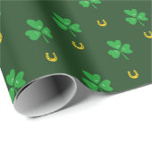 Saint Patricks Day Shamrock & Horseshoes Geometric Geschenkpapier (Rolleneckpunkt)