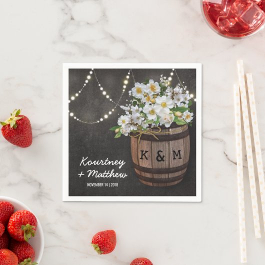 Saitenlicht Rustikaler Weinberg Weißer Blumenzwieb Serviette (Beispiel)