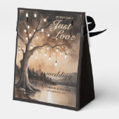 Saitenlichter auf einer romantischen Hochzeit mit  Geschenkschachtel (Rückseite)