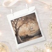 Saitenlichter auf einer romantischen Hochzeit mit  Geschenktütchen (Ausgeschnitten)