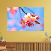 Sakura-Blume, Buds und der blaue Frühlingshimmel Leinwanddruck (Insitu (Wohnzimmer))