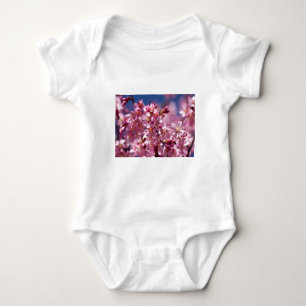 Sakura-Kirschblüten geküsst von Sonnenlicht Baby Strampler