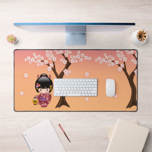 Sakura Kokeshi Doll - Geisha Girl on Peach Schreibtischunterlage