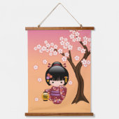 Sakura Kokeshi Doll - Geisha Girl on Peach Wandteppich Mit Holzrahmen (Vorderseite)