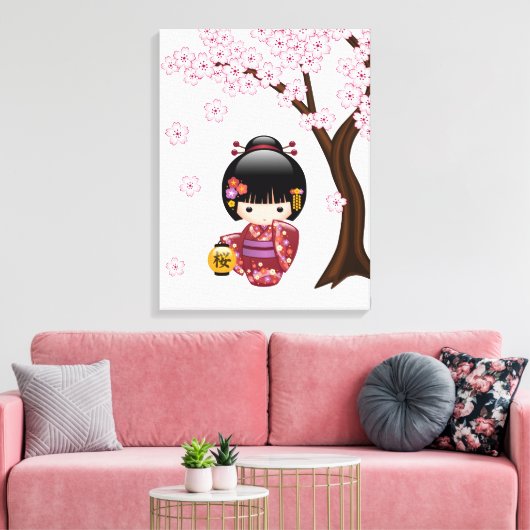 Sakura Kokeshi Doll - Niedliches japanisches Geish Leinwanddruck (Insitu (Wohnzimmer))
