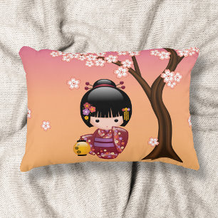 Sakura Kokeshi-Puppe - Geisha-Mädchen auf Pfirsich Dekokissen