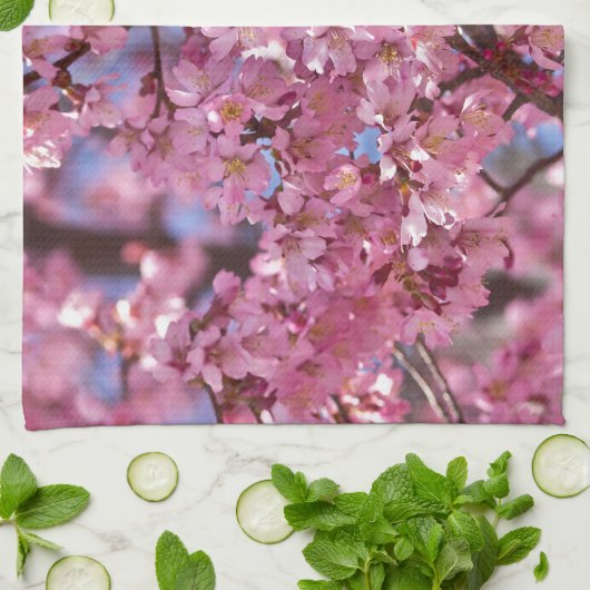 Sakura Pink Cherry Blossom Sky Handtuch (Gefaltet)