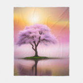 Sakura Tree bei Sonnenaufgang Fleecedecke (Vorderseite)
