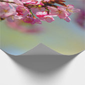Sakurablüten auf grün, blau, Lila Geschenkpapier (Ecke)