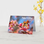 Sakuraknospen sind bereit zu öffnen und im Frühlin Karte (Gelbe Blume)