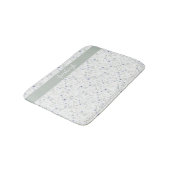 Salbei-Blau-Aquarell-Wildblumen-Monogramm-Name Badematte (Schrägansicht)