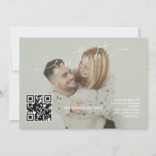 Salbei-Grün-Kalligrafie-QR-Code-Foto-Hochzeit Save The Date (Vorderseite)