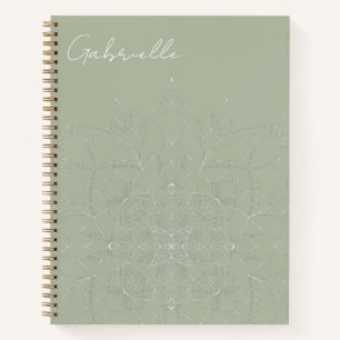 Salbeigrün Elegantes Mandala Personalisierter Name Notizblock