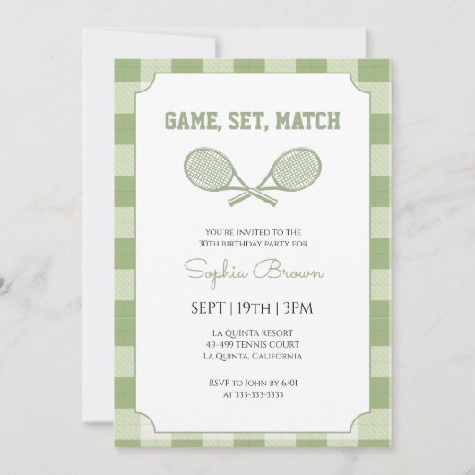 Salbeigrün Gingham Karo Tennis Geburtstagsfeier Einladung (Vorderseite)