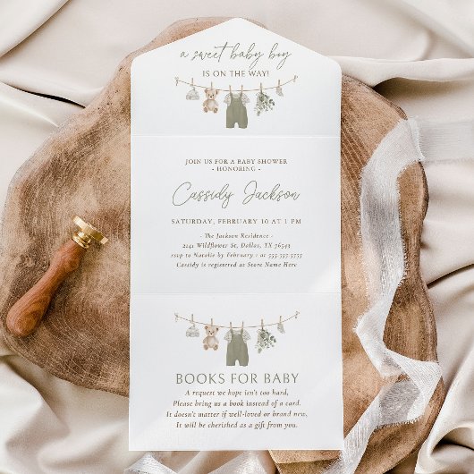 Salbeigrüne Babykleidung für Jungen Baby Shower All In One Einladung