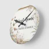 salbeigrüne Blume - Text personalisiert Runde Wanduhr (Winkel)
