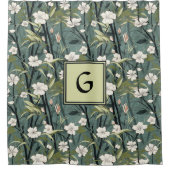 Salbeigrüne Chinoiserie-Blumen Weiße Initiale Duschvorhang (Vorderseite)